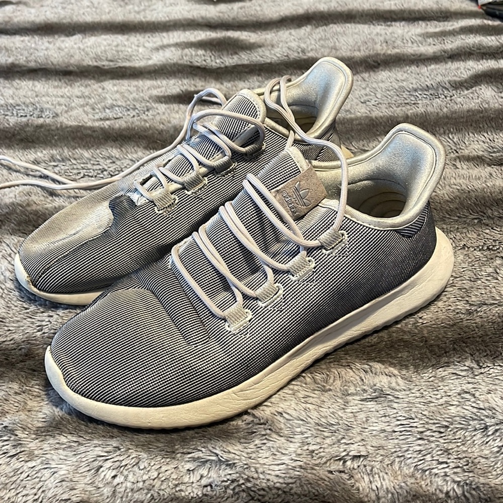 very comfy, adidas shoes!!